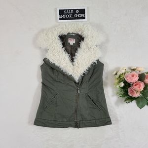Green Winter Vest 💐